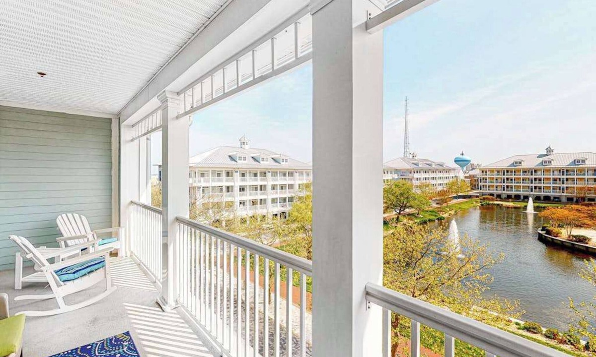 Sunset Island Condo | Bright & Roomy Condo w/Shared Pool, Free WiFi, Central AC, Water Views, & W/D