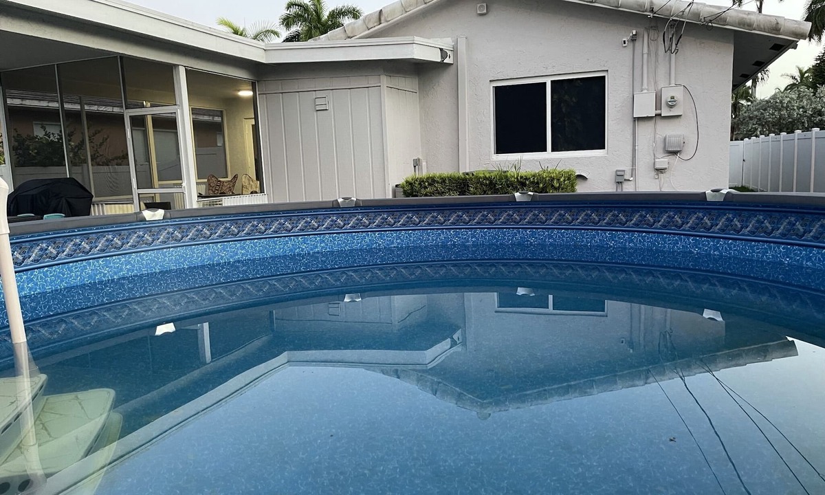 South Lake Villa | Bright & Spacious Villa in Hollywood ★ 3BR/2BA ★ Heated Pool ★Walk to Beach
