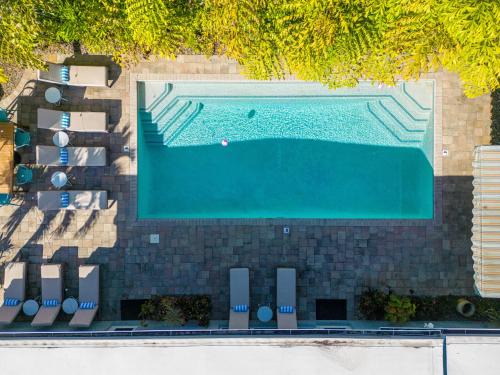 Lake Ridge Apartment | BRIGHT: Tropical Retreat Apartments - Lake Ridge - East Sunrise Blvd