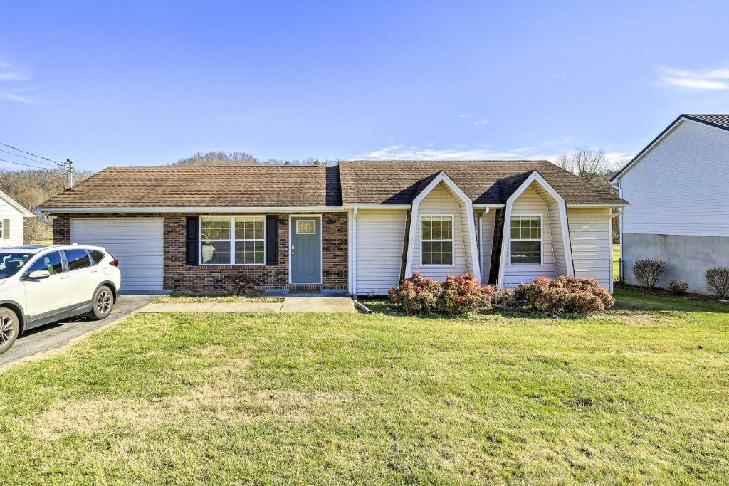 Bristol House | Bristol Home 3 Mi to State Street!