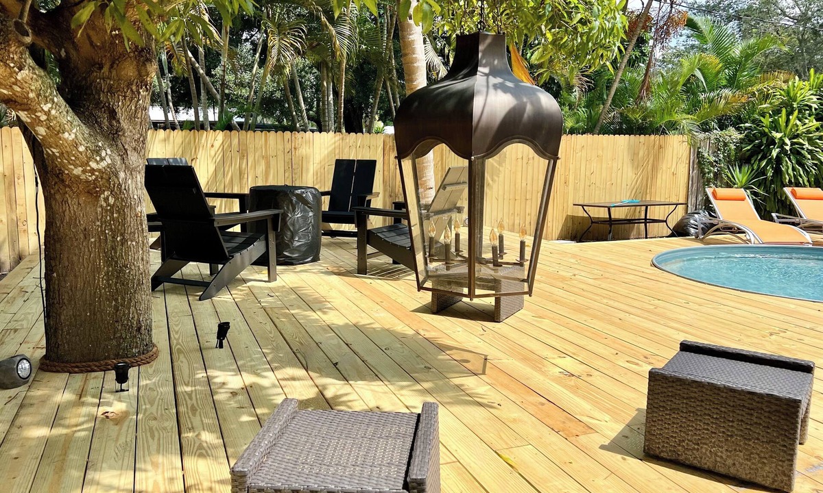 South Middle River House | Bungalow Reborn: Pool, Sonos, Fire Pit Oasis!