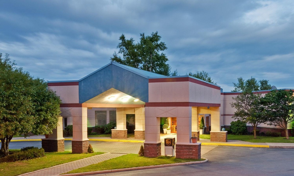 New Hartford Hotel | Burrstone Inn, Ascend Hotel Collection