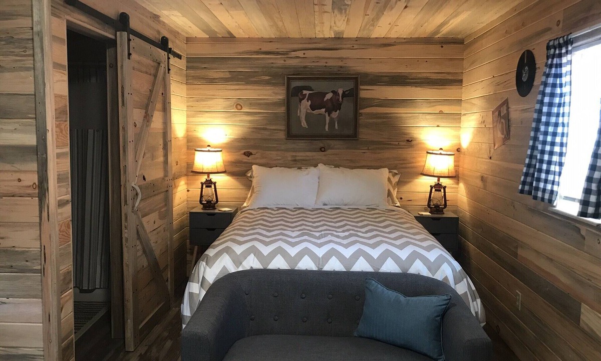 Coram Cabin | Cabin #4 | 10 Min to Glacier Park Entrance, Minutes to Glacier Park!