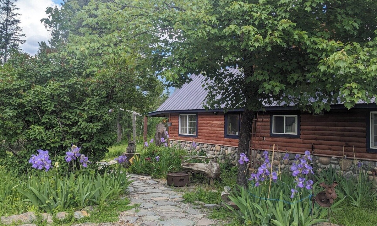 Heron Cabin | Cabin on a working homestead in Heron, Mt. " Heifer, Pork and Pecker Farm"