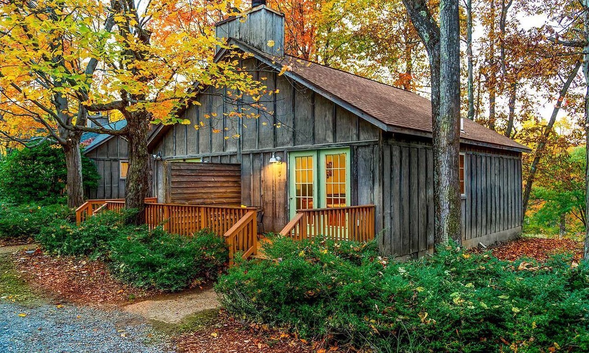 Montebello Cabin | Cabin Retreat with a View: Your Guide to the Best on the Blue Ridge Parkway in Virginia