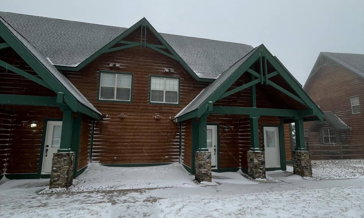 Edray House | Camp 4 #7: 2 Bedrooms, 2.5 Baths: Slope Side, Gas Fireplace.
