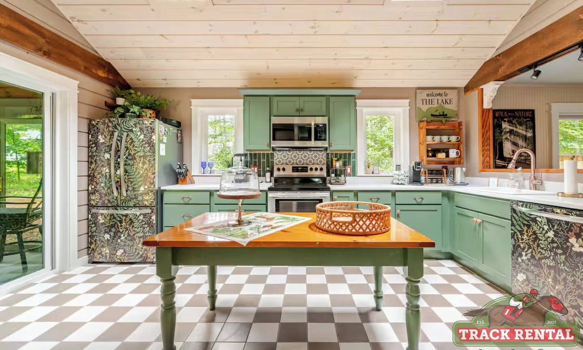 Galway House | Camp Ellwin - Galway Lake Retreat