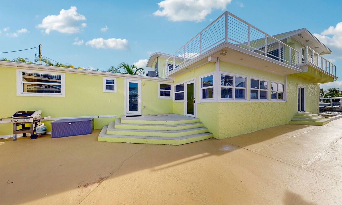 Cross Key Waterways House | Canal Front Gem W/Private Dock, PS4, Free WiFi, & Expansive Balcony W/Views