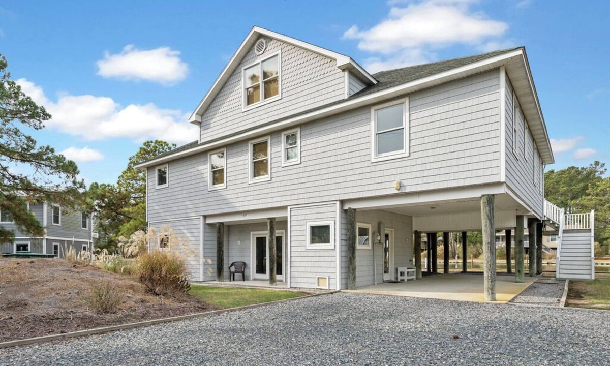 Deep Hole House | Canalfront home with Screened Porch by Seaside Vacations & Sales