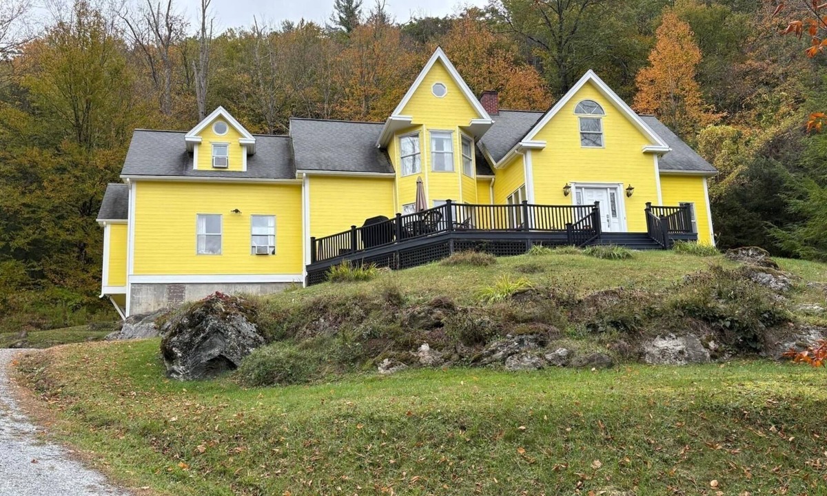 West Stockbridge House | Canary Lodge - Berkshires Mountain Retreat - 6 Guests