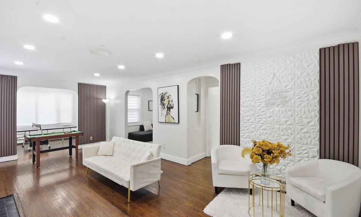 Hillside Cottage | Capacity for 20 people near the airport
