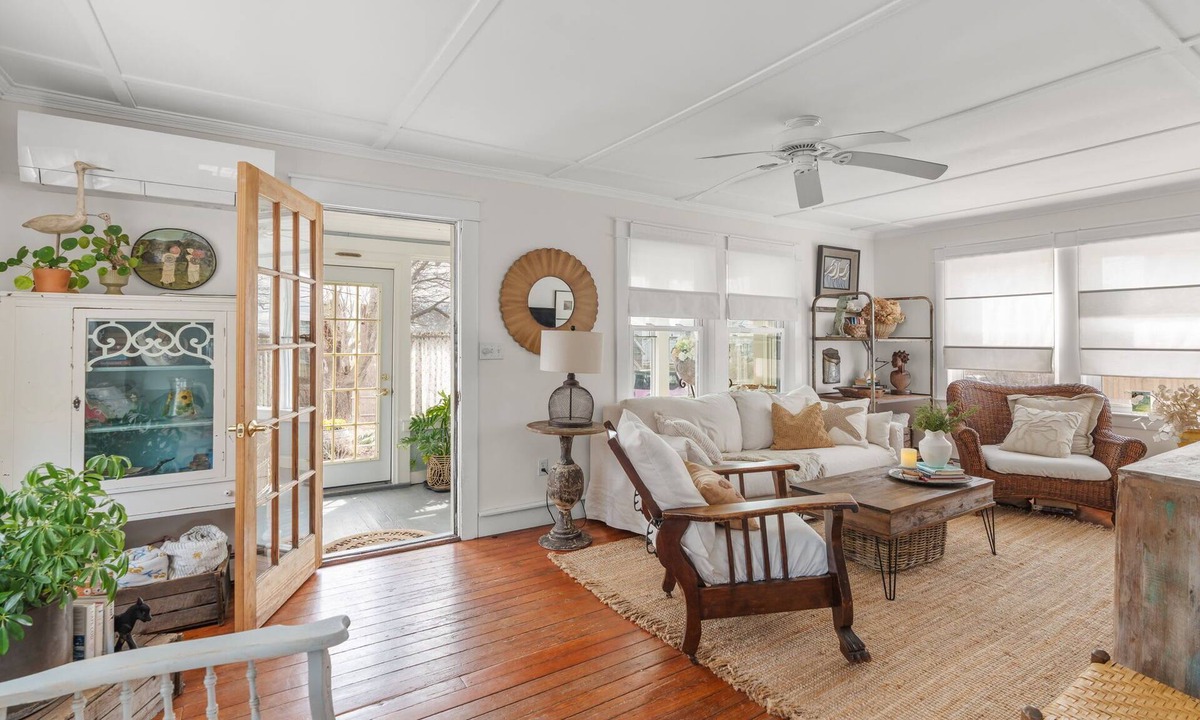 Hyannis House | Cape Cod Bungalow Walk to Beach Firepit