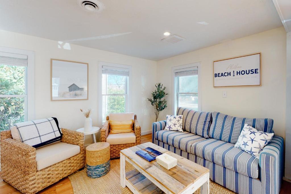 Falmouth House | Cape Cod Charmer