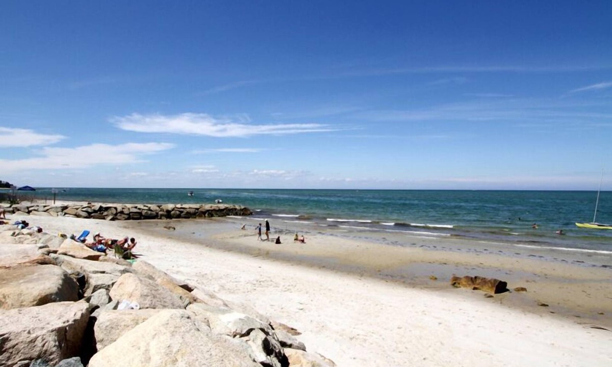 Brewster Cottage | Cape Cod Cottage With Deeded Access To Private Association Beach