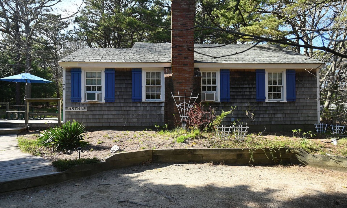 North Eastham Cottage | Cape Cottage with 5 beds, large deck, and less than 10 minute walk to the beach!