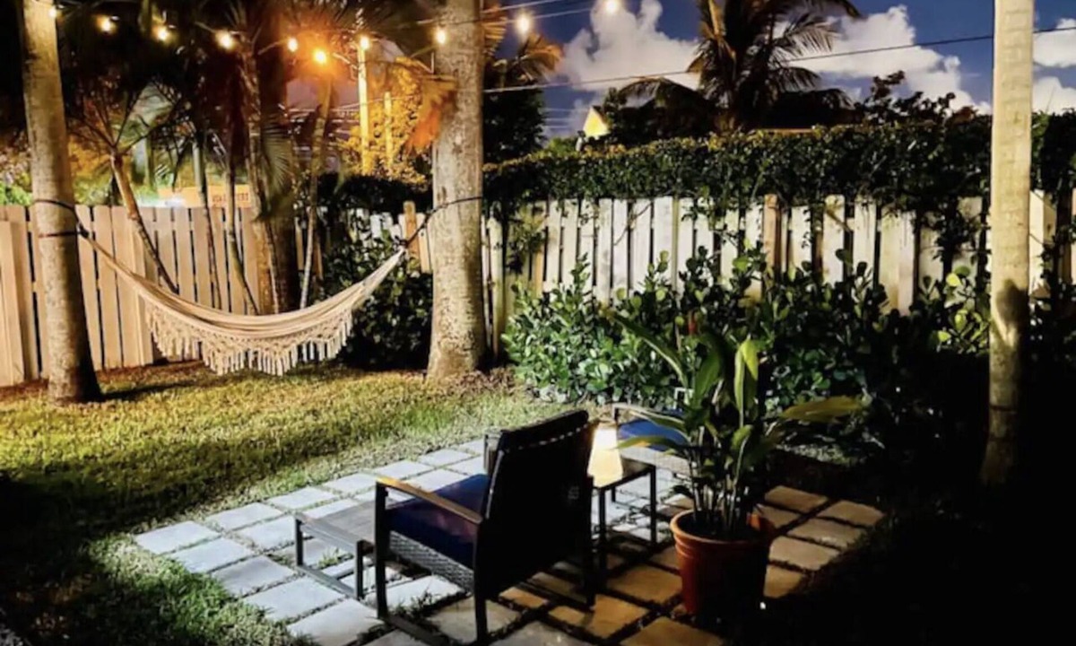 Middle River Terrace House | Casa Agave - Captivating & Sublime Garden Getaway with Private Patio & Parking
