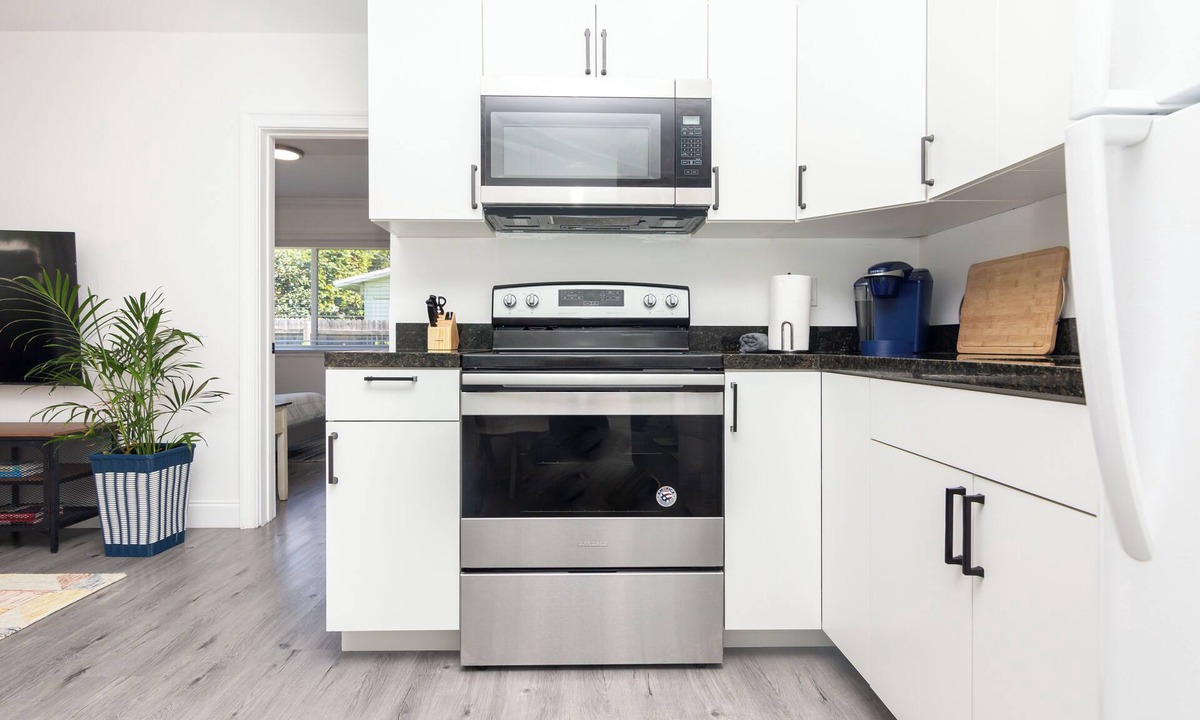 Middle River Terrace House | Casa Agave - Stylish & Peaceful Modern Retreat with Private Garden & Parking