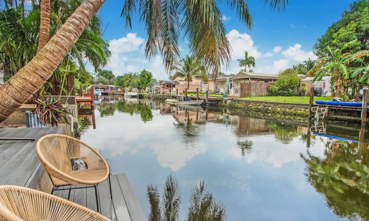 North Central Hollywood Villa | Casa Cabana | Pool | Waterfront | Beach 12 min