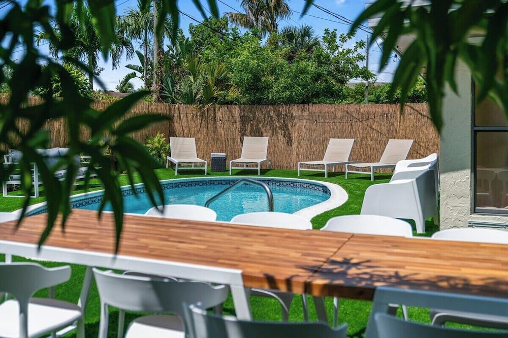 Hallandale Beach Villa | Casa christina i 5 min to beach i tropical pool