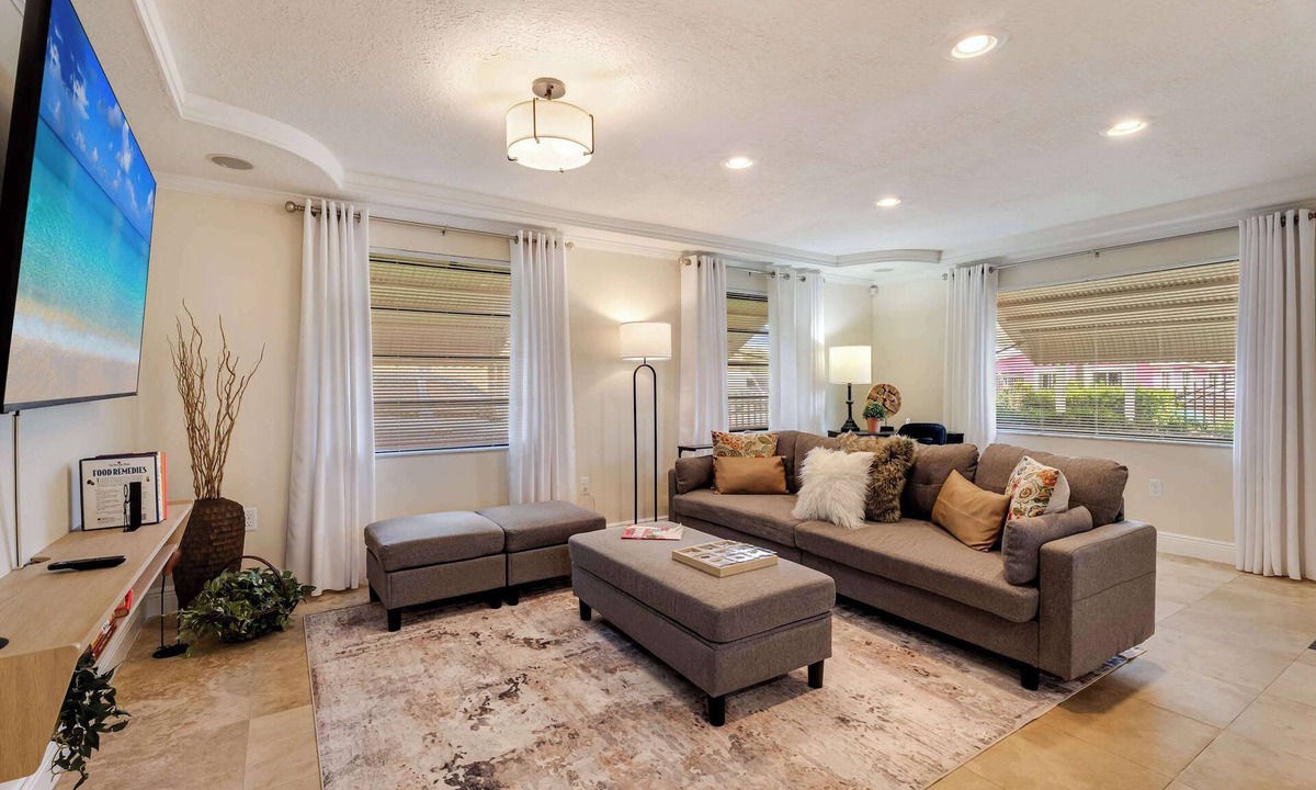 Miami Gardens House | Casa Coral- Cozy Stay with Yard near Miami Stadium