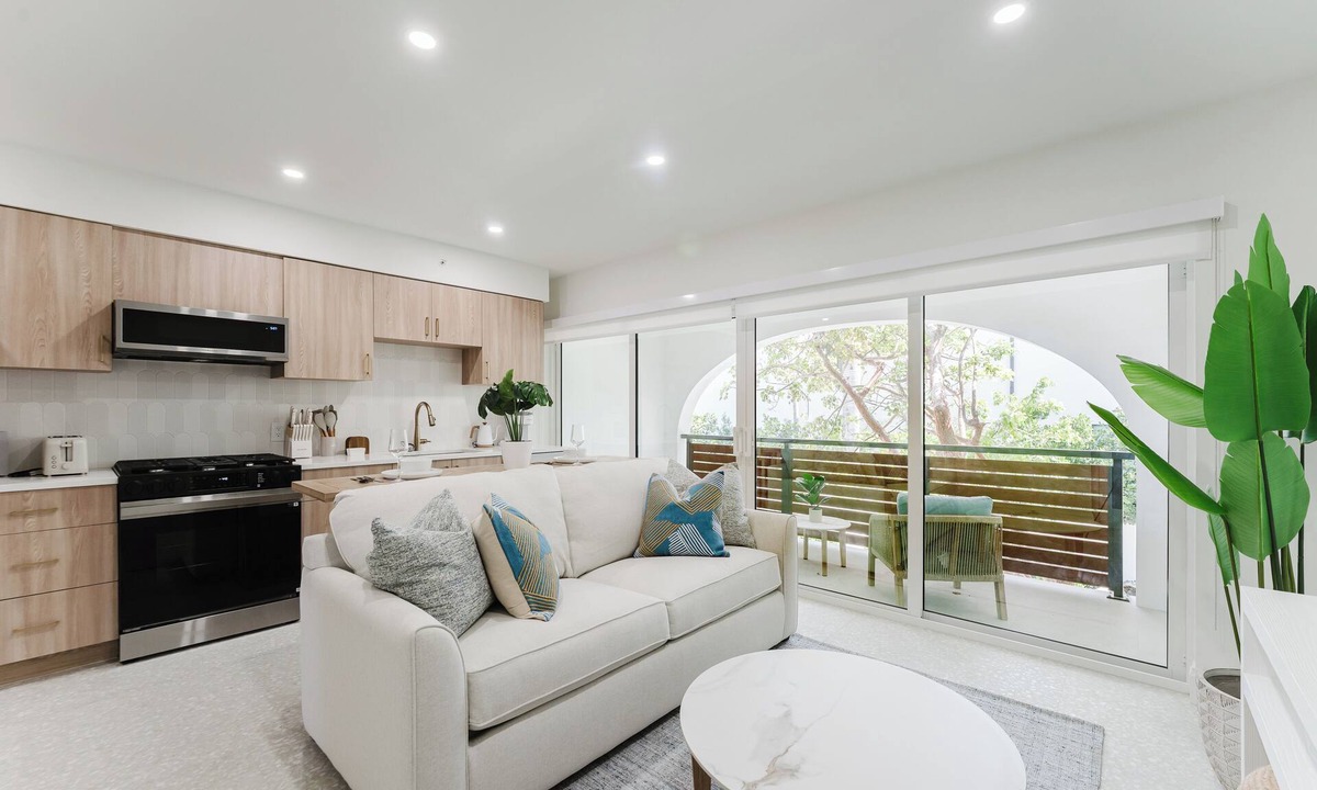 Boca Raton Apartment | Casa Luz - Sunlit Boca Pool Retreat