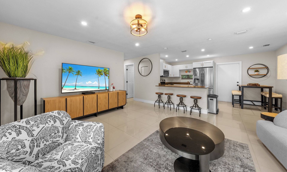 West Little River House | Casa Verde - 5 BDRM/2 BA with POOL + HOT TUB