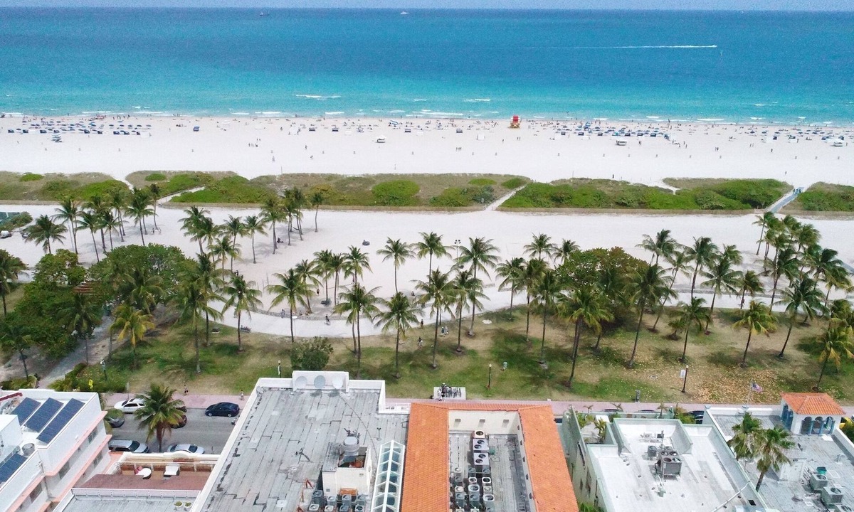 South Beach Apartment | CasaGrandeSouthBeach by AmericanVacationLiving 6BR