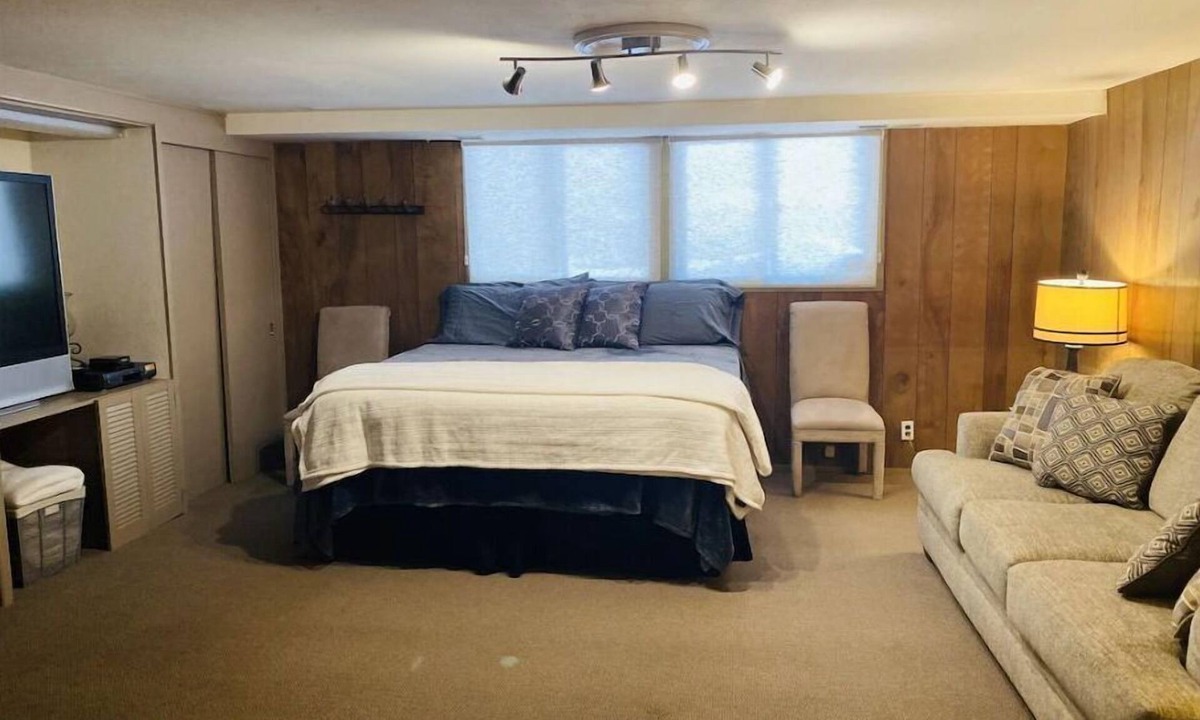 Glasgow House | Casino House One B/R Condo