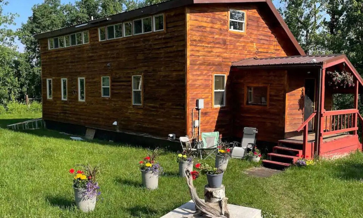 East Glacier Park Cabin | Cedar Cabin Cozy 2-Bedroom next to Glacier Park