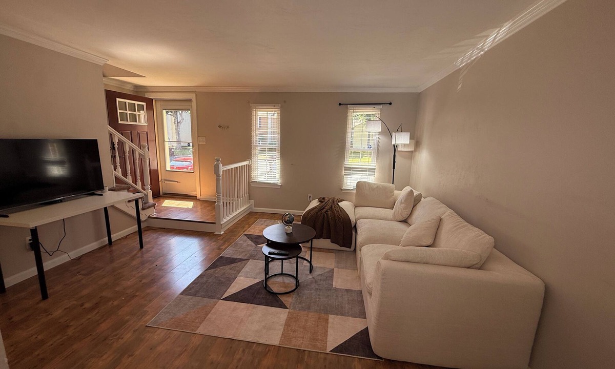 Greenbrier East House | Central Chesapeake Stay Near Mall, Trails & parks