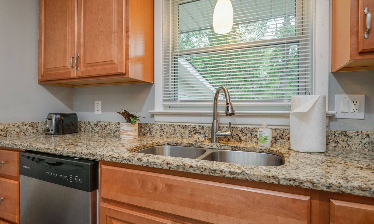Newport News House | Central Peninsula 4 Bedroom, 3 Bathroom home