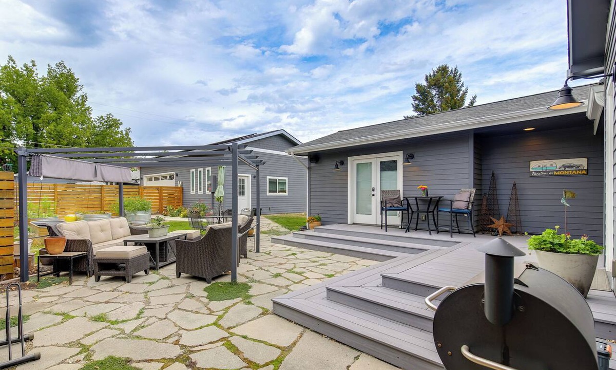 Rose Park Apartment | Central to Everything! Missoula Stay w/Courtyard