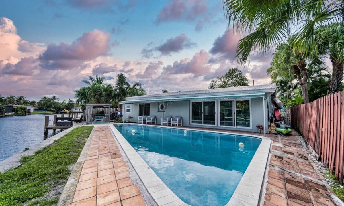 Wilton Manors Villa | Central Waterfront Villa Salt Wtr Pool Near Beach