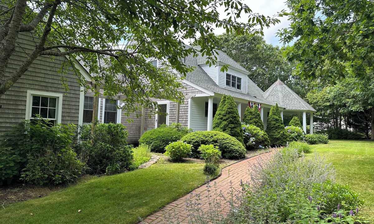 West Tisbury House | Centrally Located for Activities - Tisbury Great Pond/Trails/Kayak & Tennis