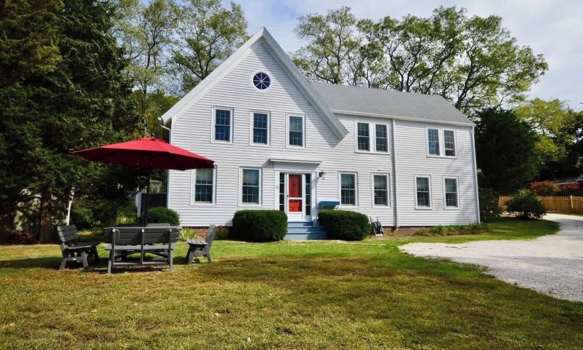 Wellfleet House | Centrally Located Wellfleet 5 Bedroom