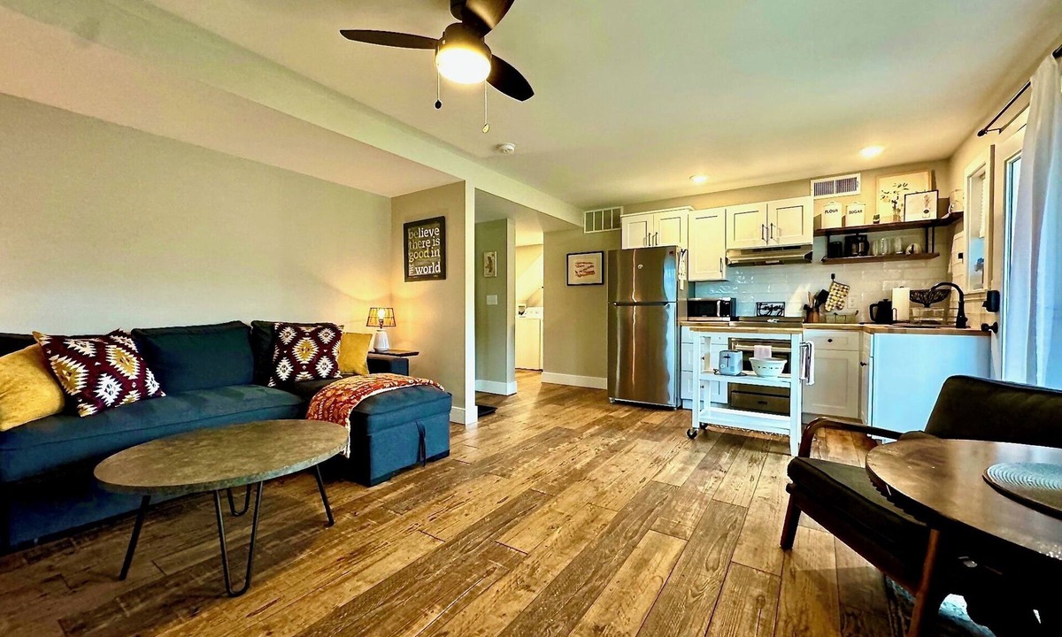 Somers Bed & Breakfast | Charming 1 bed/bath Suite in waterfront Cottage