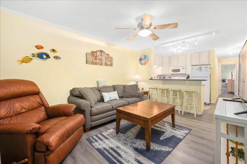 Caine Woods House | Charming 1 Bedroom Condo with Outdoor Pool!