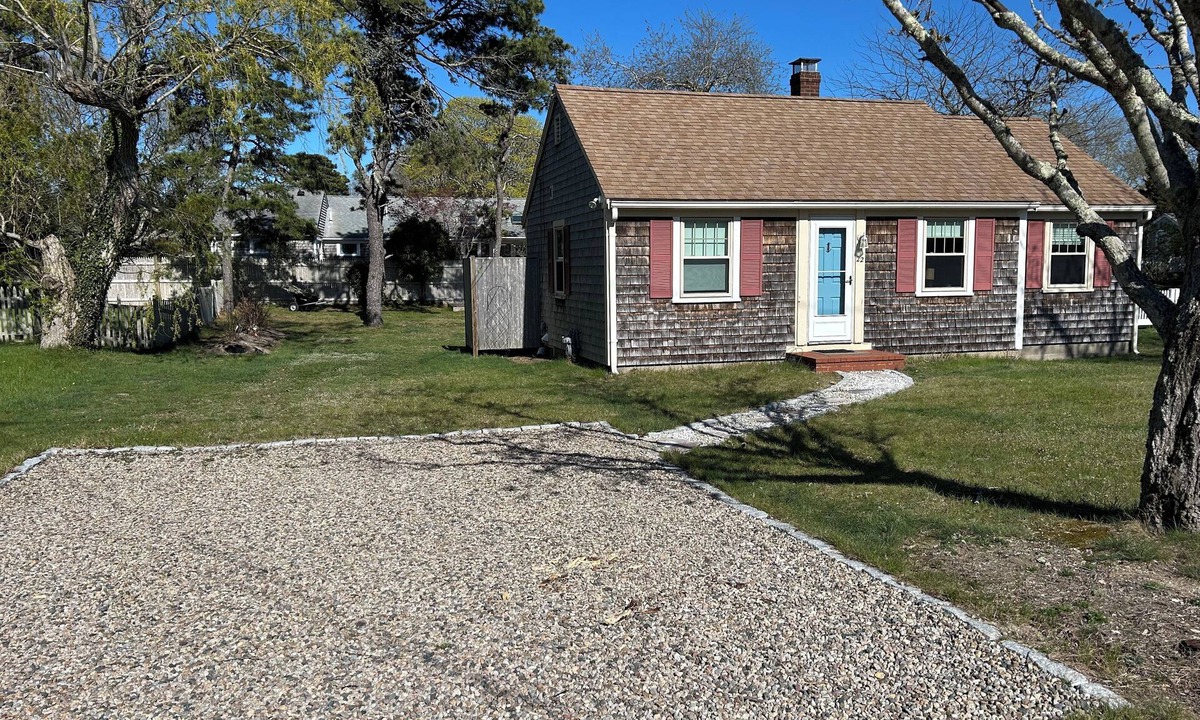 Dennis Port Cottage | Charming 1-bedroom cottage in Dennis, central to everything!
