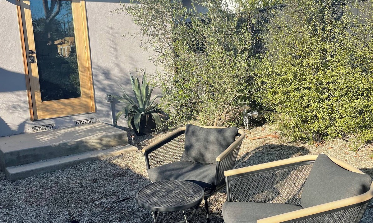 Palms Apartment | Charming 1-bedroom apartment in a quiet neighborhood in Los Angeles.
