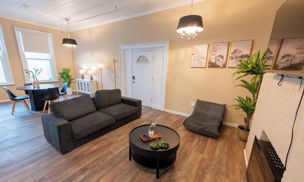 Albany Apartment | Charming 1BR Albany retreat w/parking & full kitchen, near MVP Arena, Washington Park & dining