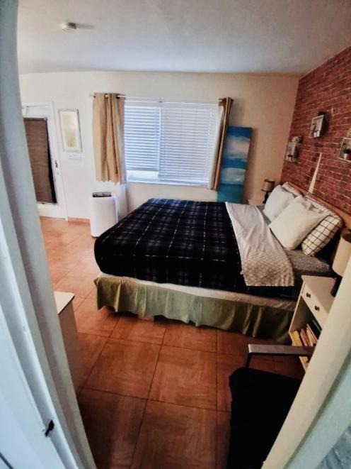 Downtown Hollywood Apartment | Charming 1BR Hollywood Studio with Garden and BBQ