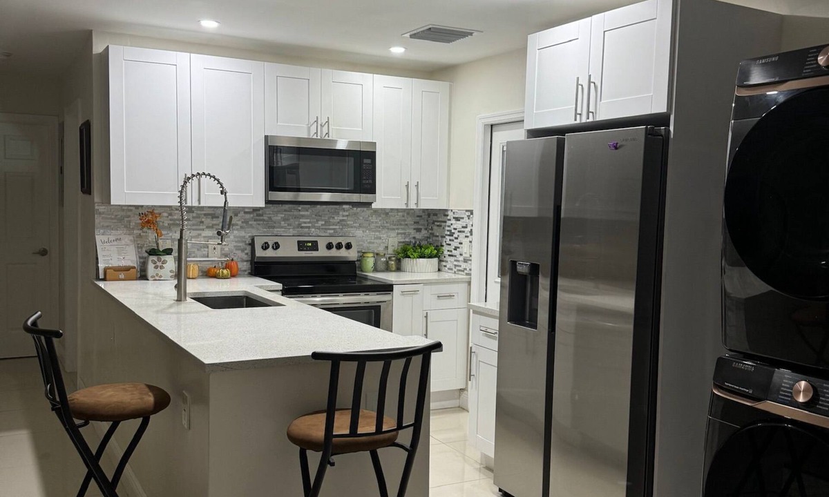 Lauderhill House | Charming 2-bedroom house in cool Fort Lauderdale with WiFi, AC