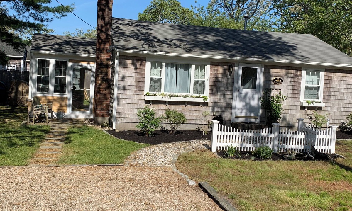 West Dennis House | Charming 2-Bedroom Beach Retreat with Sun Porch