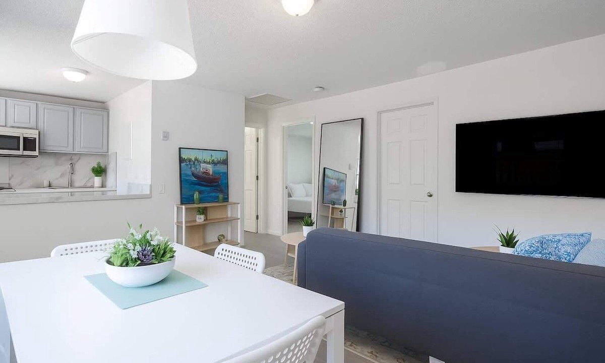 Riverside Park Apartment | Charming 2BR Apt Getaway w/Patio, BBQ + Parking