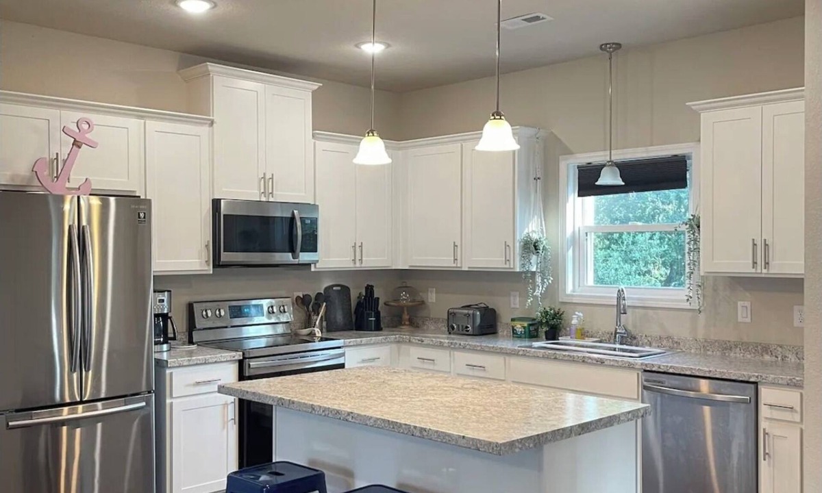 Colington Harbour House | Charming 3-bedroom house in enchanting Kill Devil Hills with AC, WiFi