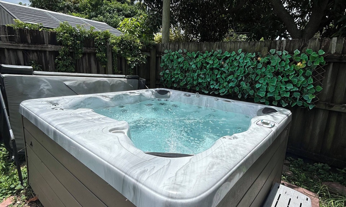Highland Garden Apartment | Charming 3-bedroom apartment in beautiful Hollywood with Hot Tub