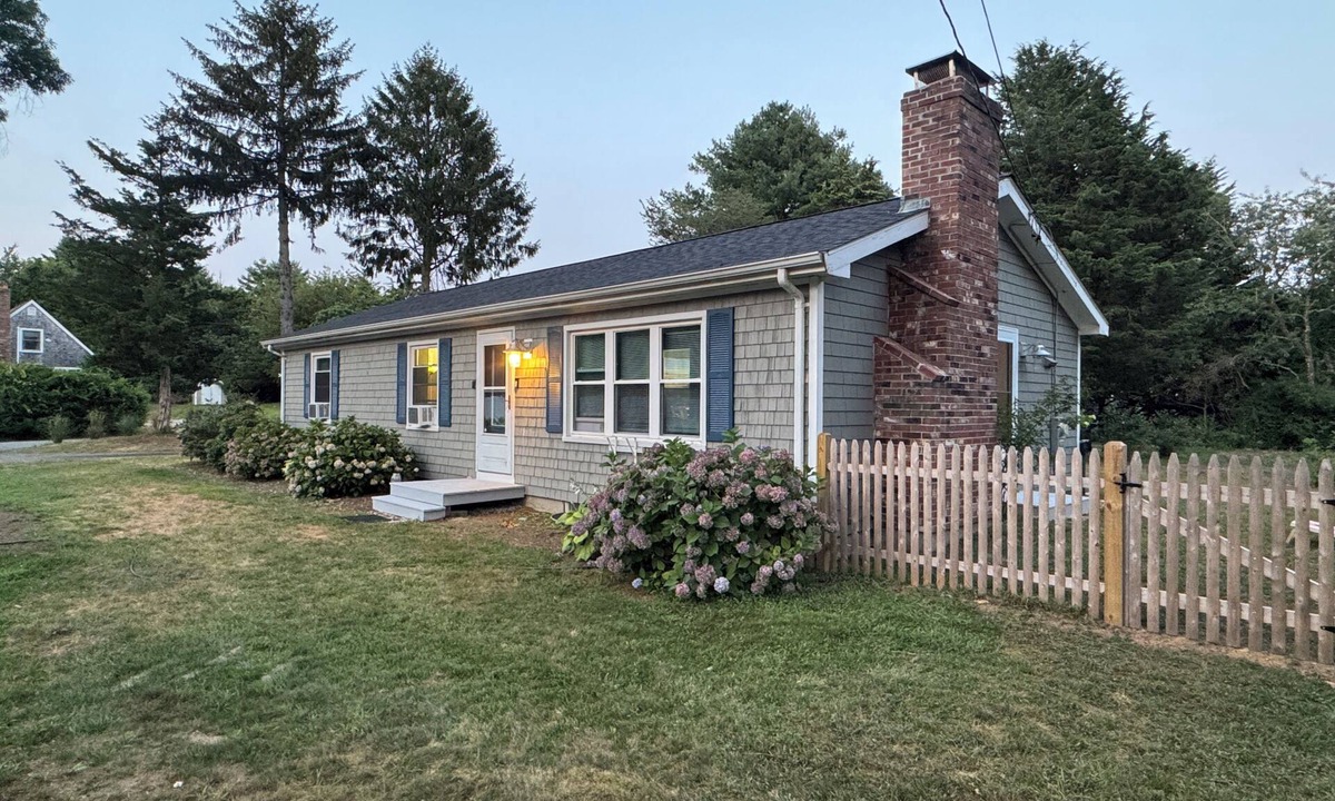 Cotuit House | Charming 3-bedroom house in lovely Barnstable