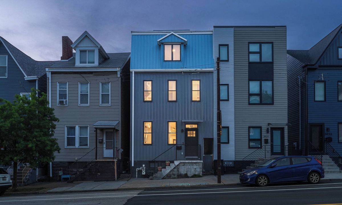 Lower Lawrenceville House | Charming 3-bedroom house in Pittsburgh with Skyline Views & Putting Green