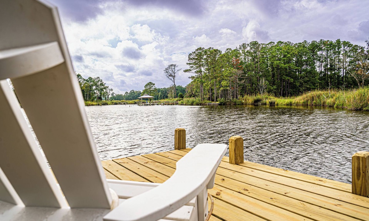 Belhaven House | Charming 3-bedroom house on the water with a dock, close to Belhaven & Bath NC.