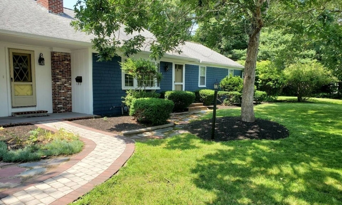 Centerville House | Charming 3-bedroom Pool-house with AC and Wi-Fi in Centerville.